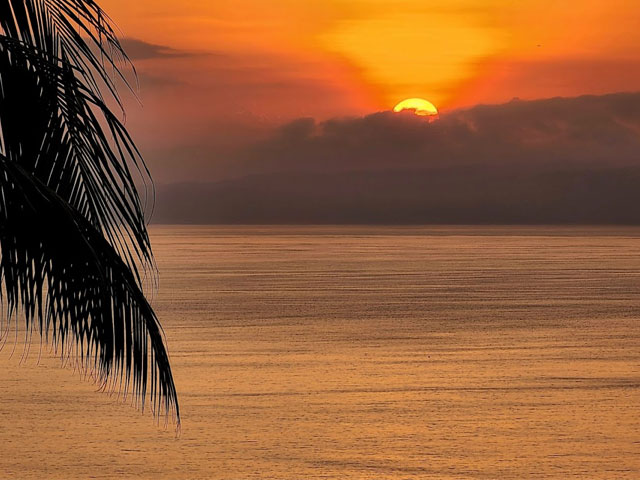 How to Experience the Best Sunsets in Costa Rica from Your Beachfront Villa